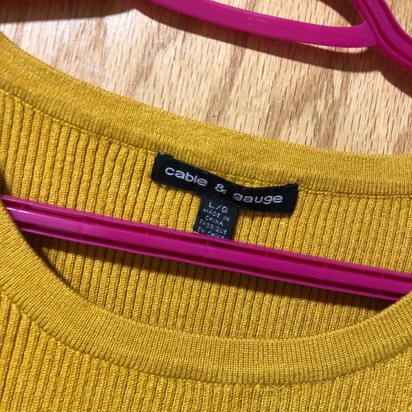 5/$25🖤Mustard yellow top - Picture 3 of 4